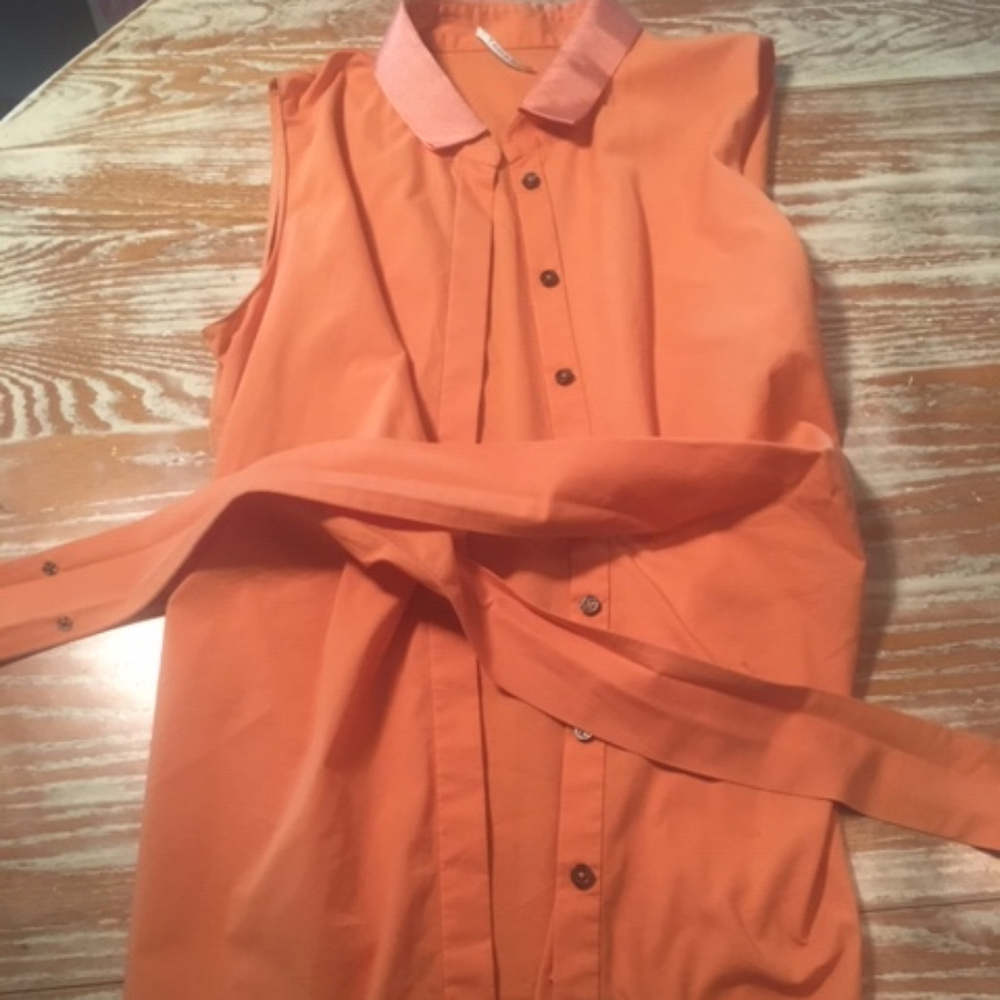 Tahari blouse